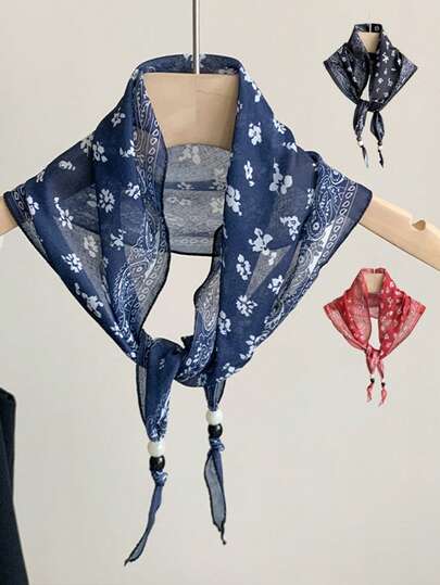 1条复古百搭真丝围巾，时尚三角围巾，尽显优雅气质，轻盈舒适，可作颈巾/头巾使用，聚酯纤维材质，用途广泛。