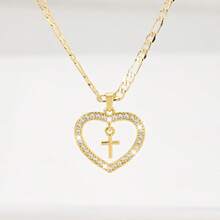 Dây chuyền thánh giá dành cho nữ với khung hình trái tim và đá Zirconia đính kèm, nhỏ nhắn và tinh tế với kết cấu mịn, đá Zirconia lấp lánh và chắc chắn, lý tưởng để làm quà tặng và đeo hàng ngày, tượng trưng cho sự bảo vệ và tình yêu. - Vàng - Xem 10