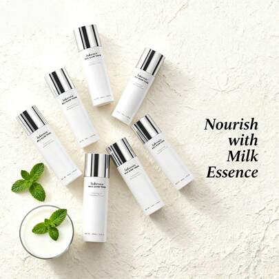 牛奶精华爽肤水，舒缓干燥和泛红，保湿提亮肤色，轻盈不油腻配方，适合日常使用、送礼和旅行，男女皆宜，四季皆可使用。