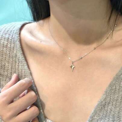 1件优雅不对称星形吊坠项链，简约独特设计锁骨链，适合女性日常佩戴、通勤、约会、度假等场合。