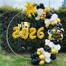 67件套2026毕业拱门套装，包含多种尺寸的黑色、白色、金色乳胶气球、金色星爆气球、毕业帽气球和2026铝箔气球，适用于毕业派对装饰、2026毕业派对、校园毕业主题派对、毕业典礼、校园装饰、黑金主题毕业派对、拍照区等。 - 彩色 - 查看 4
