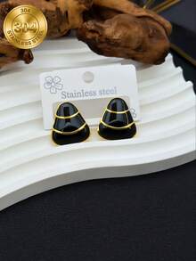One Antique Enamel Drop Earring In A Retro Style, Featuring A Light Luxury And Minimalist Design In Black. Suitable For Daily Commuting, Shopping, Formal Workplace Meetings, Elegant Dinners, Romantic Dates, Or As A Surprise Gift For Your Girlfriend. - Black - View 5