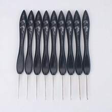 9支装软塑料柄钩针套装，0.8毫米-2.5毫米符合人体工学的防滑编织针，光滑金属钩针，适用于阿米格鲁米玩偶、蕾丝工艺品，适合初学者和经验丰富的钩针编织者 - 9PC - 查看 14