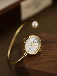 金色圆形手镯式女士石英表，时尚精致简约艺术设计，适合日常佩戴，亦可作为礼物赠送。 - 金色 - 查看 4