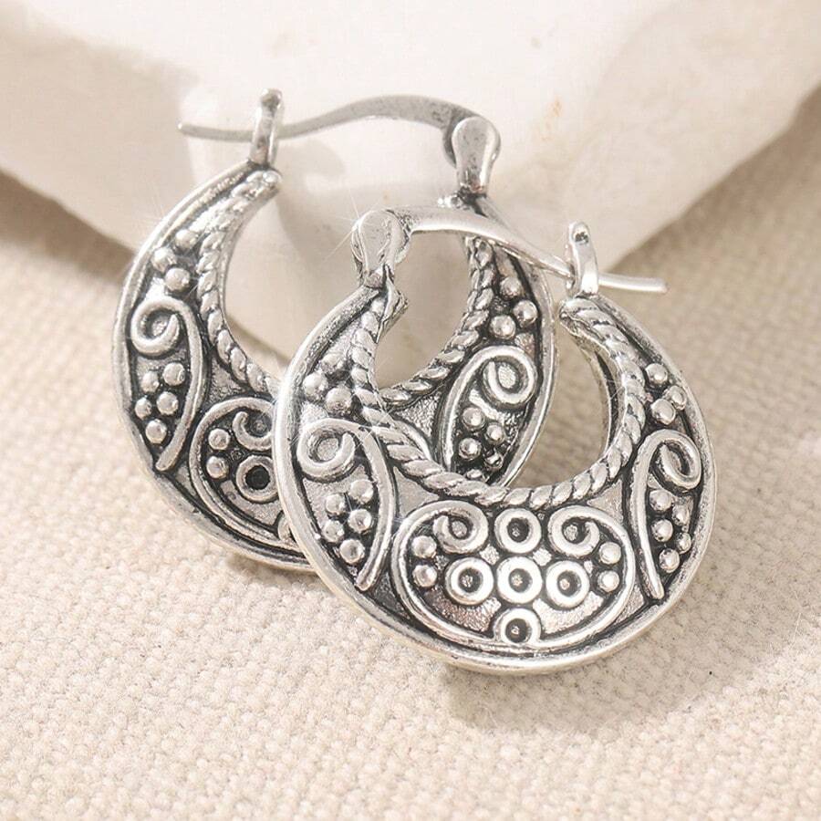 Handmade Silver-Plated Hoop Earrings In Boho Style, Suitable For Women. This Fashionable Minimalist Vintage Floral Earring Accessory Is Hypoallergenic And An Ideal Accessory For Parties Or Christmas. - Silvery - View 1