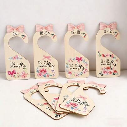 Bộ 8 vách ngăn tủ quần áo bằng gỗ cho bé - Nhãn phân chia quần áo hai mặt in hình các mốc phát triển theo tháng tuổi, nhiều màu sắc, phù hợp cho trẻ em.