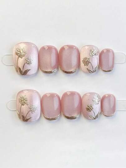 10 móng giả dán thủ công nguyên chất, móng ngắn, móng oval. Màu nền là hồng ánh mắt mèo. Viền Pháp vàng vẽ tay và hoa cúc vàng tạo thêm nét sang trọng tinh tế. Móng tay thanh lịch, dễ thương dành cho phái nữ và các cô gái, thích hợp cho mùa xuân, hè, thu, đông, các lễ hội, tiệc tùng và sử dụng hàng ngày.