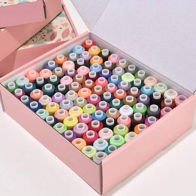 盒装家用缝纫套装，内含24/39种颜色的缝纫线，是缝纫爱好者和初学者的理想之选，采用色彩鲜艳且经久耐用的涤纶线 | 402根多功能缝纫线 | 适用于手工缝纫、机器缝纫和各种缝纫项目