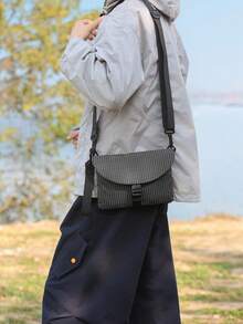 男士可调节肩带方形单肩包，轻便旅行必备，夏季休闲尼龙斜挎包，男士、青少年、通勤、户外、骑行、上学、街头时尚个性化礼物，黑色 - 黑色 - 查看 3