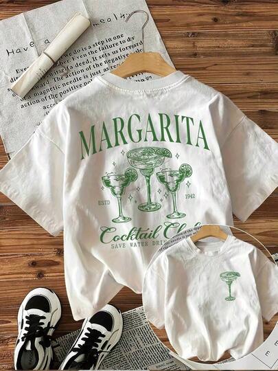 [Impresión de doble cara en frente y trasero] [Direccional] Camiseta casual de manga corta con estampado de cóctel de letra Margarita
