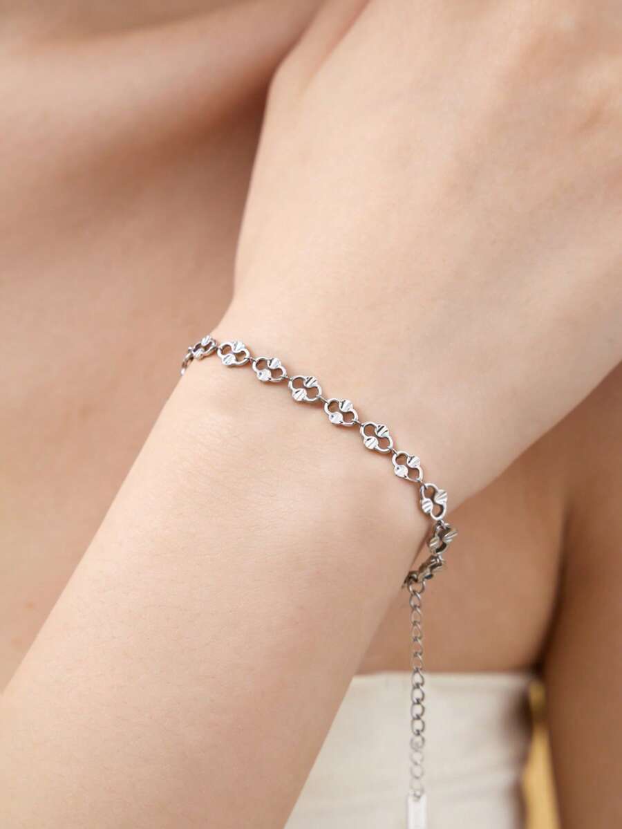 1 chiếc vòng tay nữ màu bạc, kiểu dáng tối giản, tinh tế, thích hợp đeo hàng ngày. - Bạc - Xem 1