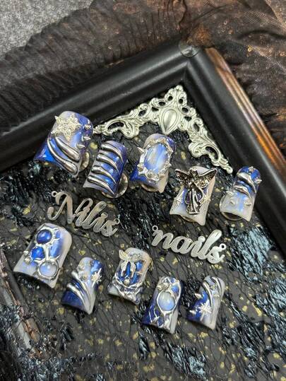 10pcs Handmade Fully Covered Short Duck Nails Acrylic Kit, Blue Nails, Transparent White&Blue Tie Dye, Feature Hand Paid Metallic Liquid Geometric Pattern, Paired With 3D Stars&Rivets And Starburst Patterns Full Cover Press On Nail Suitable For Daily Use, Y2K Style, Acrylic Nail Supplies Are Suitable For Women And Girls To Theme Parties,Festivals, Out Of The Street, Daily,Gatherings&Ritual Use (With: A Piece Of JellyGlue And A Friction Strip) Nail Supplies