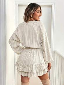 Damen gestreifter Muster Casual Elegant Bindeband Langarm Hemd und Elastische Taille Rüschen Saum Shorts Set, geeignet für Strand, Urlaub und Alltag, Frühling/Sommer - Aprikosenfarben - Übersicht 4