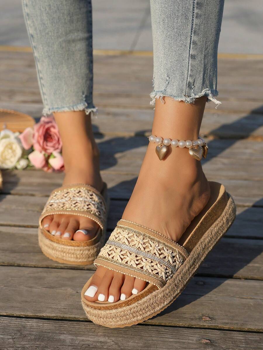 Sandal Selop Wanita Anyaman dengan Dekorasi Rhinestone dan Sol Tebal, Sandal Selop Musim Panas Nyaman dengan Sol Tali Anyaman dan Alas Gabus Imitasi, Sandal Gaya Bohemian, Sandal Kasual