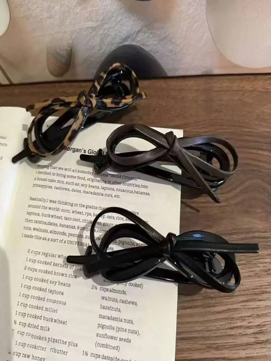 Leather Bow Twist Hair Clip, Women's Back Of Bun One-Word Clip, High-End Accessory - 隨機顏色-2 - 查看 1