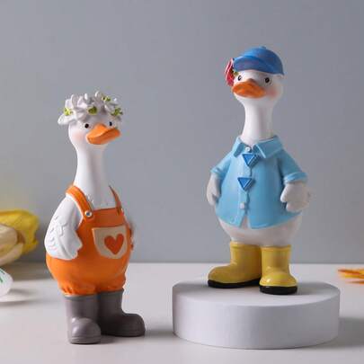 1件可爱树脂手工鸭子摆件，鸭妈妈戴着背带裤和领带帽，鸭爸爸戴着领带，适合摆放在花园、办公室、卧室，可作为生日礼物、室内/室外家居派对装饰，精致的手工雕像设计