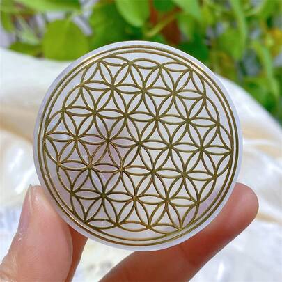 1片天然白色透石膏片，饰有生命之花树图案，创意石英圆盘，饰有生命之花，非常适合装饰用途。