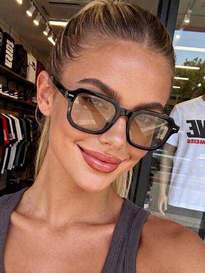 一副男女通用的极简现代风格太阳镜，经典装饰，适合运动、旅行、海滩、驾驶、各种场合、节日、街头、度假、运动风、钓鱼、户外活动、徒步旅行、高尔夫、街头风配饰、派对等。