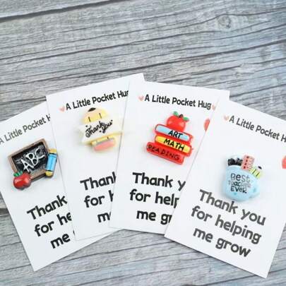 4张教师口袋拥抱卡，“感谢您帮助我成长”拥抱卡套装，附赠励志小礼物，非常适合教师节、毕业季和开学季。