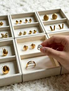 1 khay đựng trang sức, dùng để trưng bày vòng tay, lắc tay, nhẫn, đồng hồ. - Nhiều màu - Xem 2