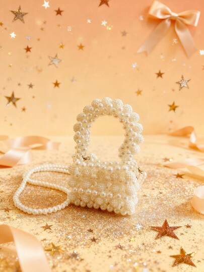 这款时尚镂空珍珠迷你手提包/斜挎包精致百搭，轻松搭配各种风格。无论是日常出行、购物还是摄影，都是理想之选，适合所有季节，也是送给青少年的完美礼物。