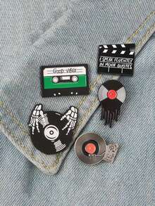 Bộ sưu tập 5 chiếc ghim cài áo phong cách retro với các họa tiết âm thanh, hình đầu lâu, bàn tay, đĩa than, bảng quay phim, những chiếc ghim cài độc đáo mang phong cách rock cổ điển dành cho trang phục. - Nhiều màu - Xem 5