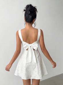 Đầm ngắn dáng chữ A không tay, cổ vuông, màu trắng, kiểu dáng thanh lịch, hở lưng, chất liệu jacquard, dành cho nữ giới mùa xuân/hè, phù hợp cho dự tiệc cưới và các buổi hẹn hò trang trọng. - trắng - Xem 1