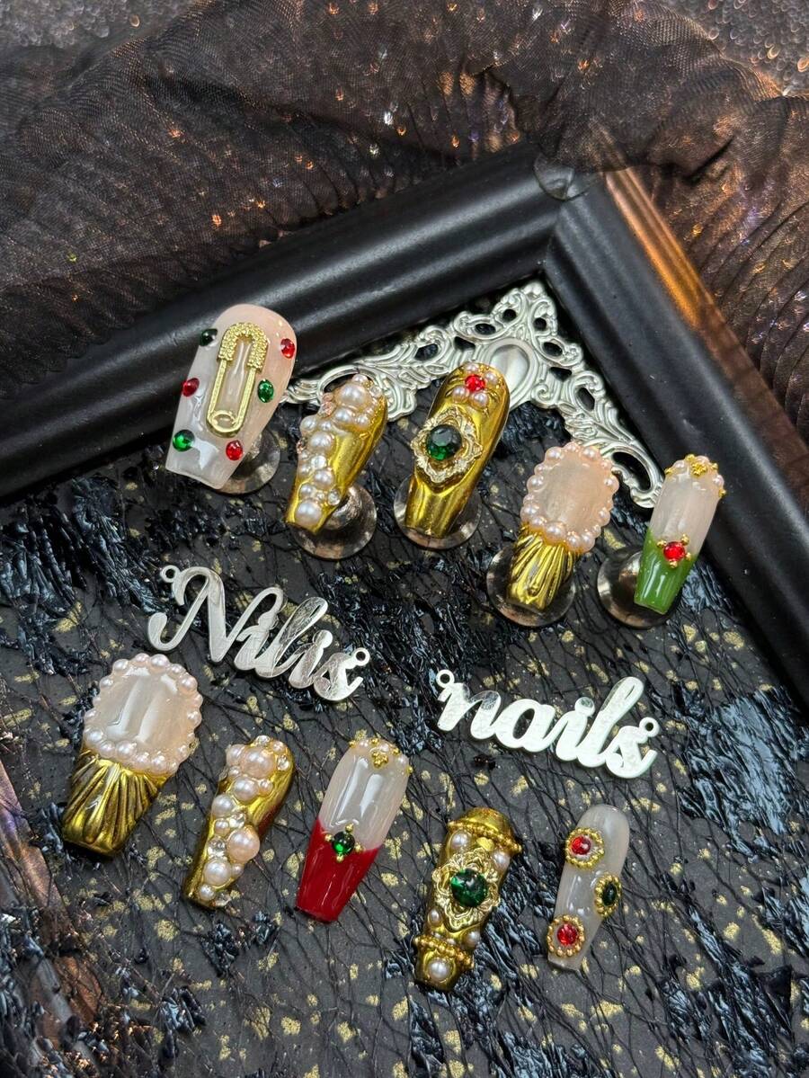 10 Móng Tay Giả Acrylic Thủ Công, Móng Hình Quan Tài Cỡ Trung Bình, Kiểu Móng Nghệ Thuật Baroque Dễ Thương, Móng Vàng, Móng Đầu Kiểu Pháp Vàng, Bộ Móng Nghệ Thuật Phong Cách Y2K, Móng Giả Đính Ngọc Trai, Thích Hợp Cho Phụ Nữ và Bé Gái, Sử Dụng Trong Lễ Hội, Hàng Ngày, Tiệc Tụ, Các Buổi Gặp Gỡ và Những Nơi Khác (Bao gồm: Một Miếng Keo Dẻo và Một Miếng Dán)
