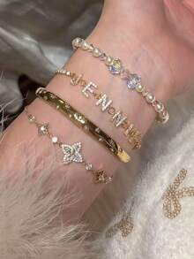 1. Vòng tay chữ cái mạ vàng đính đá Cubic Zirconia tối giản, vòng tay tên chữ cái tối giản tùy chỉnh, vòng tay chữ cái đầu MAMA bằng thép không gỉ cá nhân hóa, quà tặng thời trang cho mẹ, mùa thu, đơn giản, thường ngày, cổ điển, độc đáo, món quà lý tưởng cho bạn gái, mẹ, gia đình, bạn bè, con gái, kỷ niệm, ngày Valentine, ngày của mẹ. - Nhiều màu - Xem 1