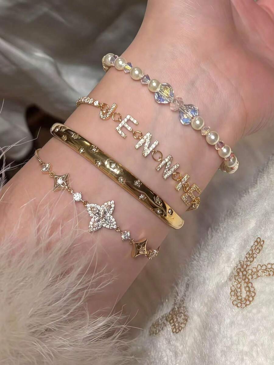 1. Vòng tay chữ cái mạ vàng đính đá Cubic Zirconia tối giản, vòng tay tên chữ cái tối giản tùy chỉnh, vòng tay chữ cái đầu MAMA bằng thép không gỉ cá nhân hóa, quà tặng thời trang cho mẹ, mùa thu, đơn giản, thường ngày, cổ điển, độc đáo, món quà lý tưởng cho bạn gái, mẹ, gia đình, bạn bè, con gái, kỷ niệm, ngày Valentine, ngày của mẹ. - Nhiều màu - Xem 1