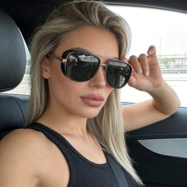 1 chiếc Kính thời trang kiểu phi công cầu đôi, gọng kim loại vuông có tấm chắn bên hông, dành cho nam và nữ, thích hợp lái xe, đeo hàng ngày, du lịch, nghỉ dưỡng và hoạt động ngoài trời.