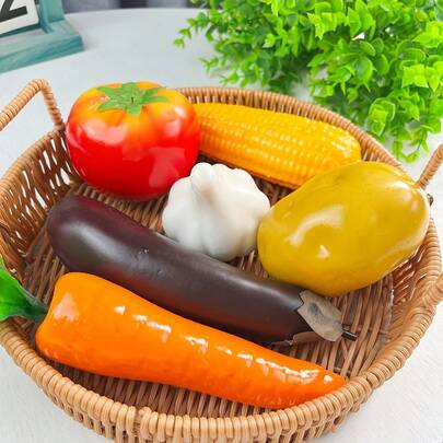 6件套仿真水果蔬菜套装，包括玉米、胡萝卜、茄子、土豆、西红柿、大蒜，适用于家居装饰、店铺装饰、水果蔬菜拼盘碗装饰、厨房、餐厅、桌面、橱柜、派对装饰等，创意十足。