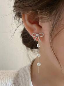 1 par de pendientes con borla de perlas falsas en el frente y la parte posterior, delicados para usar por señoritas, pendientes con borla de cristal - Plateado - Ver 2