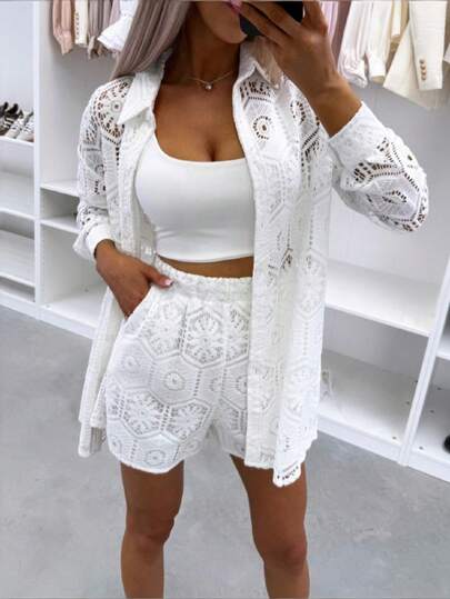 女士休闲度假白色蕾丝两件套，春季长袖镂空钩编宽松上衣搭配松紧腰短裤，适合海滩、泳池、日常外出，优雅Y2K风格夏季装扮