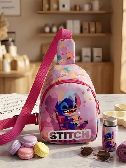 这款“星际宝贝”主题斜挎包专为女性和青少年设计。它品质优良，设计大胆——这是一款多功能斜挎包，配有可调节肩带，可装水瓶和个人物品，方便携带和整理。