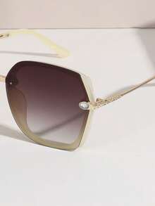 1pc Women's Square Fashion Sunglasses, UV Protection, Gradient Jelly Color, Metal Temples With Rhinestone Embellishment, Retro Style Suitable For Summer, Beach, Travel, Outfit, Vacation - Ombre - View 4