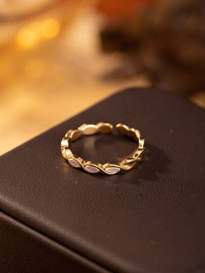 1枚奢华扭纹波浪贝壳结开口戒指（无包装盒），适合日常佩戴，是圣诞节、母亲节、情人节、周年纪念日的理想礼物，也是女士珠宝礼品（注：由于光线和拍摄角度的原因，实际产品与图片可能存在轻微色差）。