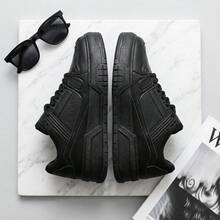 Tenis deportivos casuales para hombre, diseño industrial estructurado con suela gruesa y cordones gruesos, calzado cómodo antideslizante versátil para uso diario y todas las ocasiones - Negro - Ver 11