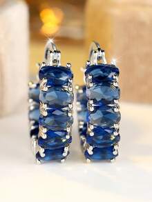 一对蓝宝石色立方氧化锆耳环，银色多排设计，经典时尚，适合女性日常佩戴和派对佩戴，是送给女性的礼物。 - 寶藍色 - 查看 2