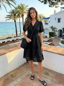 2026夏季度假优雅白色蕾丝刺绣V领收腰连衣裙，镂空沙滩裙，修身剪裁，适合旅行、约会，刺绣迷你白色连衣裙 黑色 - 黑色 - 查看 7