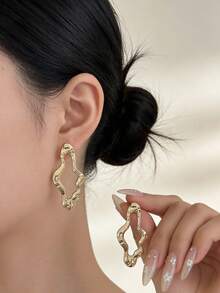 1 Đôi bông tai đinh tán hình học tối giản mạ vàng (Dành cho nữ) - Vàng - Xem 1