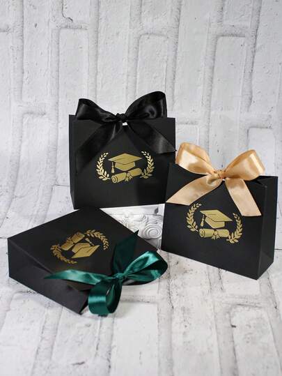 10 hộp quà tặng hình mũ tốt nghiệp, bằng tốt nghiệp và vòng nguyệt quế, kèm nơ ruy băng satin, hộp quà màu đen vàng sang trọng dùng cho tiệc tốt nghiệp, đựng kẹo, sô cô la, quà lưu niệm cho lễ kỷ niệm trường học, đại học.