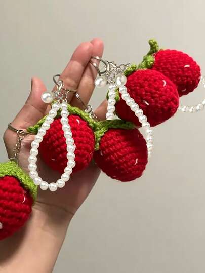 草莓珍珠项链钥匙扣/吊坠，适用于钥匙扣/手机挂件/工艺品/生日礼物装饰/钩编饰品/包包装饰/钩编作品/家居装饰/汽车挂饰，母亲节、情人节、婚礼季、纪念品、伴娘礼物，以及赠送给家人、朋友、同学和闺蜜的礼物。