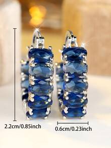 一对蓝宝石色立方氧化锆耳环，银色多排设计，经典时尚，适合女性日常佩戴和派对佩戴，是送给女性的礼物。 - 寶藍色 - 查看 5