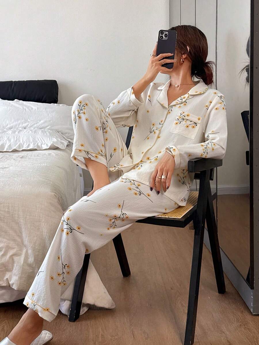 Dreamivo Bộ đồ ngủ dài tay in hình lá vàng dành cho nữ - Màu be - Xem 1