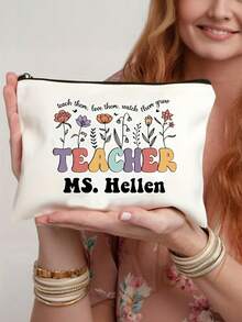 Túi đựng mỹ phẩm "Ngày Nhà giáo" thiết kế riêng - Túi đựng mỹ phẩm du lịch bằng vải canvas cá nhân hóa. Một chiếc túi đựng mỹ phẩm du lịch nhẹ và thời trang với thiết kế đầy cảm hứng. Có thể gấp gọn và dễ mang theo, là món quà hoàn hảo cho mùa tựu trường, Ngày Nhà giáo, mùa tốt nghiệp hoặc Ngày của Mẹ. - Nhiều màu - Xem 3