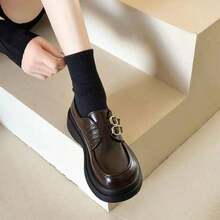 Zapatos de piel de estilo inglés para las cuatro estaciones de 2026: primavera, verano, otoño e invierno. Nuevos mocasines con alza para mujer. Zapatos de plataforma para colegialas. Zapatos Mary Jane. - Marrón - Ver 3