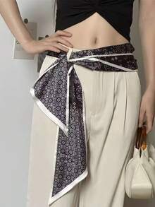 一条长款真丝围巾，双面印花，触感如丝般柔滑，适合女性在春、夏、秋季佩戴，可围在脖子上，搭配衬衫、牛仔裤，也可作发圈或头巾使用。 - 花窗樹 - 查看 11