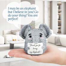 1件精美钩织小象 - 鼓舞人心的动物礼物，手工钩织玩偶，激励人心的礼物，适合送给女性、男性、朋友和同事 - 彩色 - 查看 3