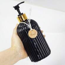 XEXUN-2+1 套装 - 500毫升/16.9盎司 PET材质液体皂液器/洗洁精分配器，带按压泵，包含漏斗和刻字标签板，可选配竹制托盘套装，台式按压式液体皂液器瓶，适用于厨房和浴室盥洗台，黑色/白色可重复灌装瓶，浴室配件 - 多色 - 查看 3